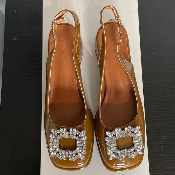Temu Shoes - fashion shoes Brown patent leather Flat Size 10/41 NWT sling back fasten Gems